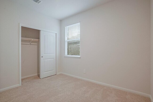 Building Photo - 224 Briggs Ln