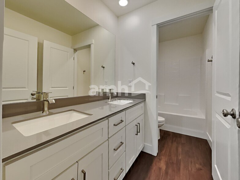 Building Photo - 1400 Alderleaf Ave