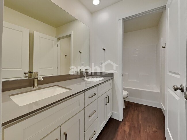 Building Photo - 1400 Alderleaf Ave