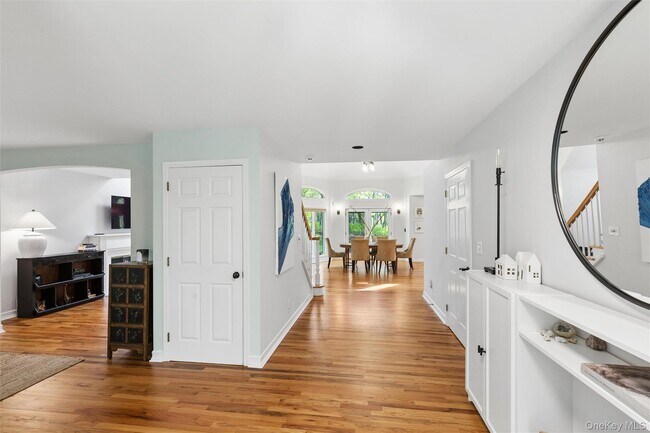Building Photo - 2 Red Creek Cir