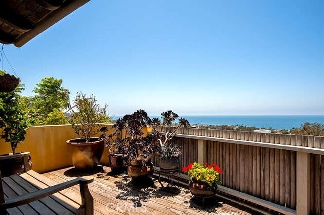 Building Photo - 1020 Skyline Dr