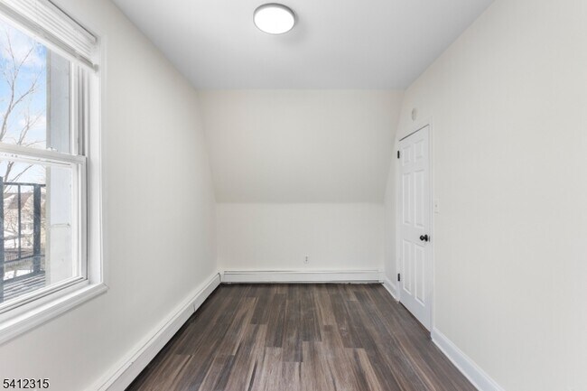 Building Photo - 676 Chestnut St