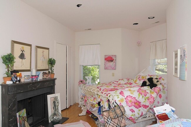 Building Photo - Georgetown Townhouse (Close to the West En...