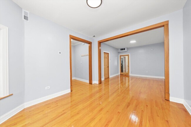 Building Photo - 2911 W Belden Ave