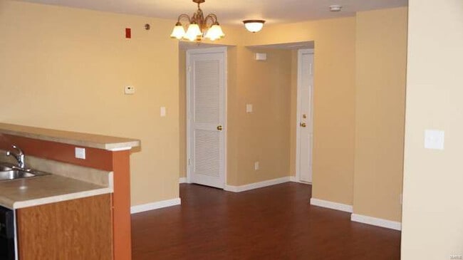 Building Photo - 10201 Spring Creek Ln