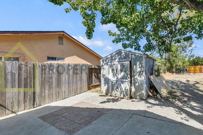 Building Photo - Charming 2-Bedroom Bungalow in Sacramento