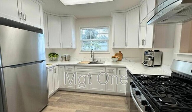 Building Photo - 6677 Mt Whitney Ave