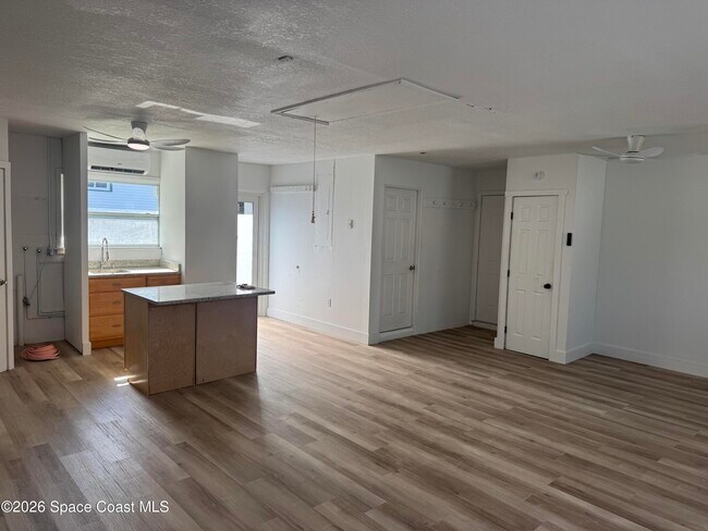 Building Photo - 215 Pelican Dr