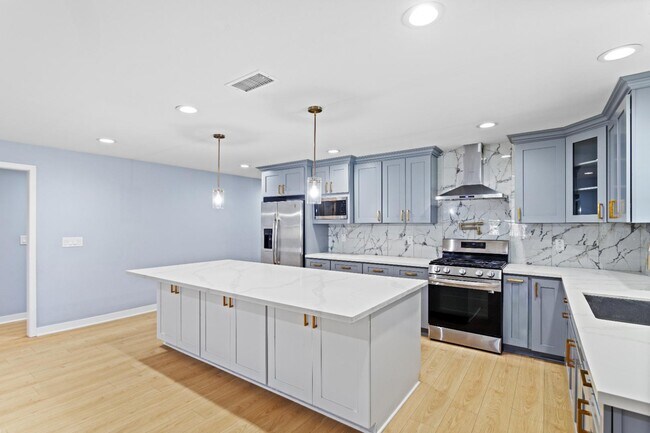Building Photo - 8996 Newport Ave