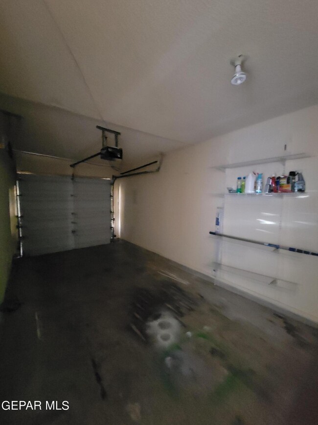 Building Photo - 3200 Mountain Ridge Dr