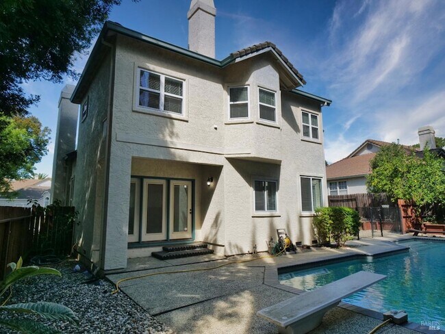 Building Photo - 3500 Crownridge Dr