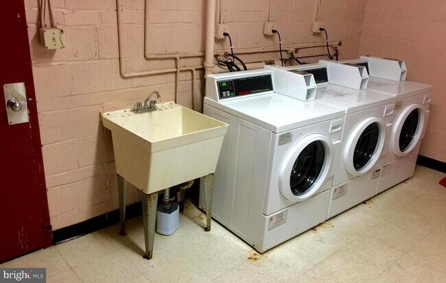 Building Photo - 491 N Armistead St