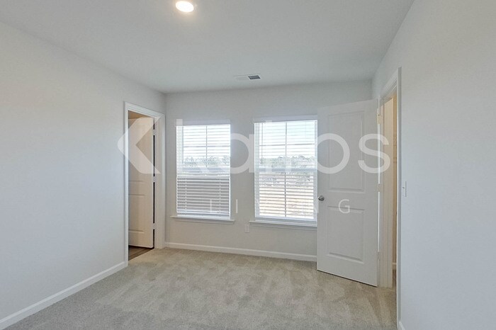 Building Photo - 2097 Banyon Cir