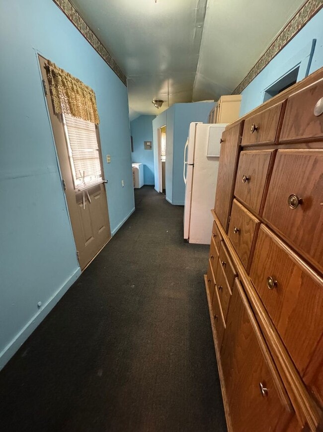 Building Photo - Cute 3 Bedroom Home