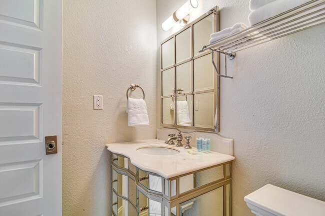 Building Photo - 5172 Coquina Key Dr SE