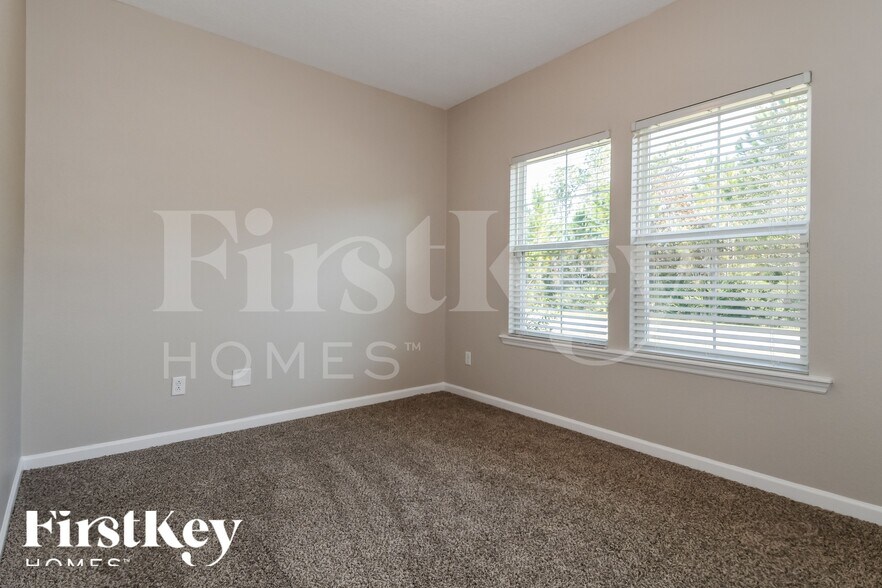 Building Photo - 15803 Douglas Lake Dr