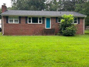 Building Photo - Dinwiddie VA