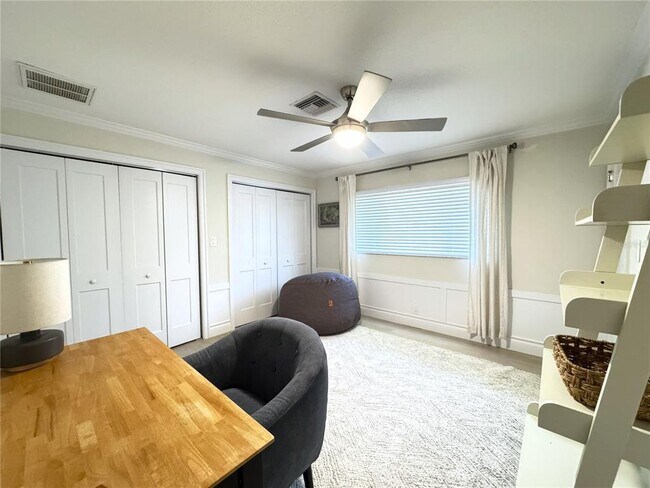 Building Photo - 1004 SE 5th Ave