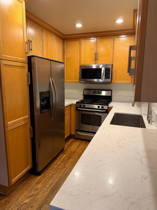 kitchen - 622 Venezia Ave