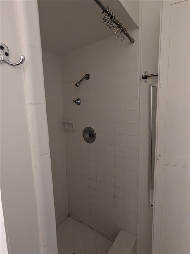 Building Photo - 233 Flower St