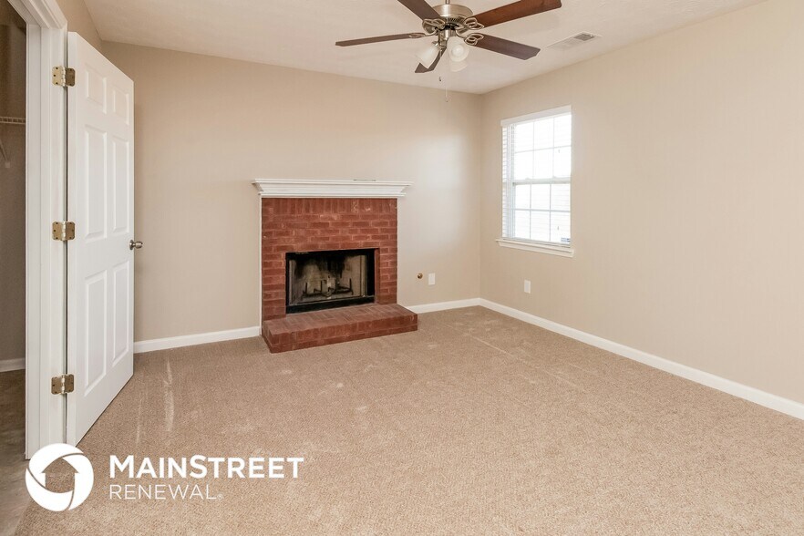 Building Photo - 519 Trinity Tr