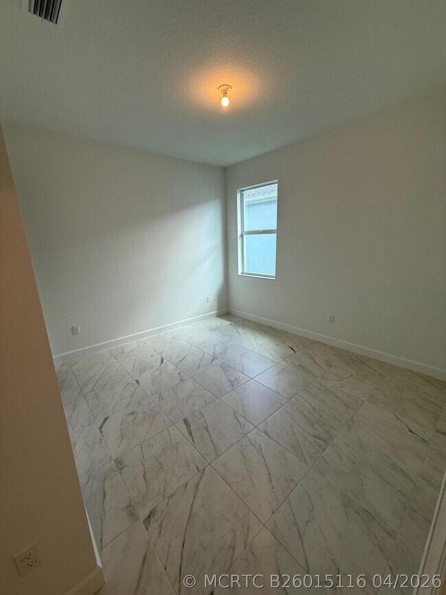 Building Photo - 13509 SW Bally Dr