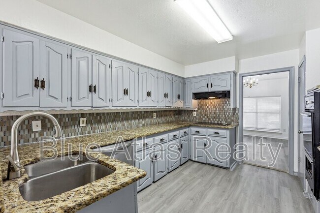 Building Photo - 7747 Dentcrest Dr
