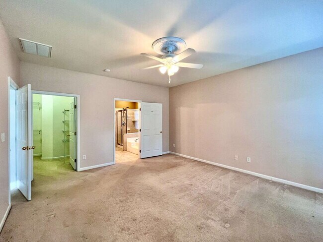 Building Photo - EXCELLENT LOCATION!