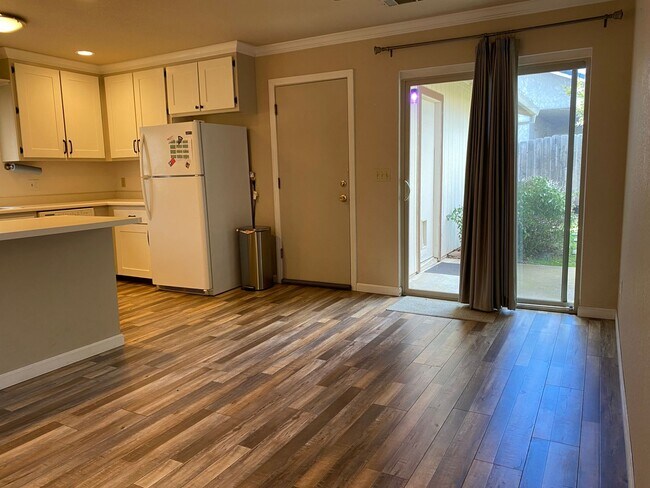 Building Photo - Beautifully maintained home located in a desirable Anderson neighborhood