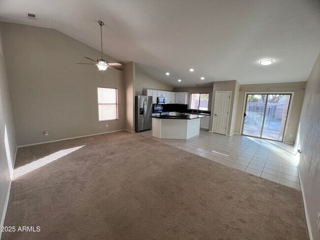 Building Photo - 13709 W Cottonwood St