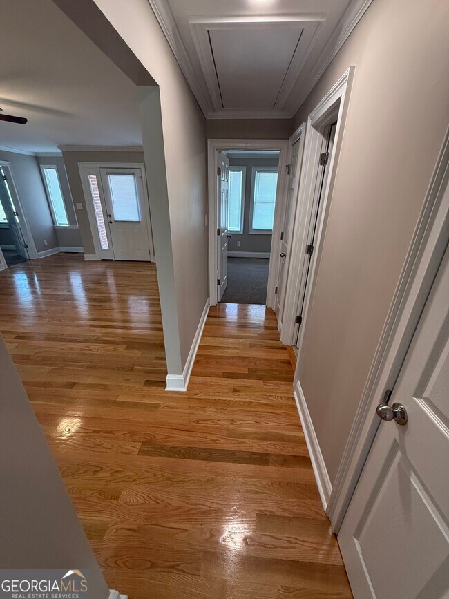 Building Photo - 657 Athens St