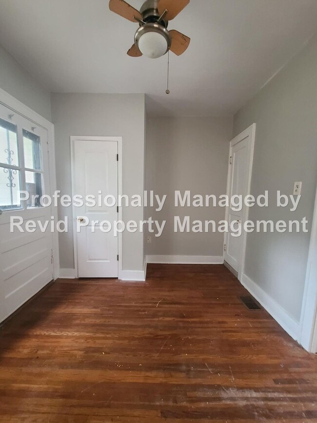 Building Photo - Great 2 Bedroom with large balcony!