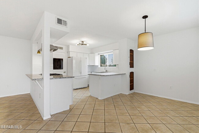 Building Photo - 10837 Gemstone St