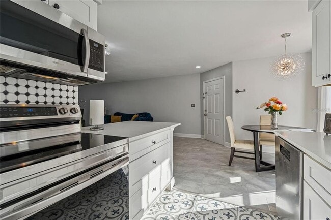 Building Photo - 8742 Mallard Reserve Dr