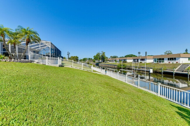 Building Photo - 2473 Yorkshire Dr