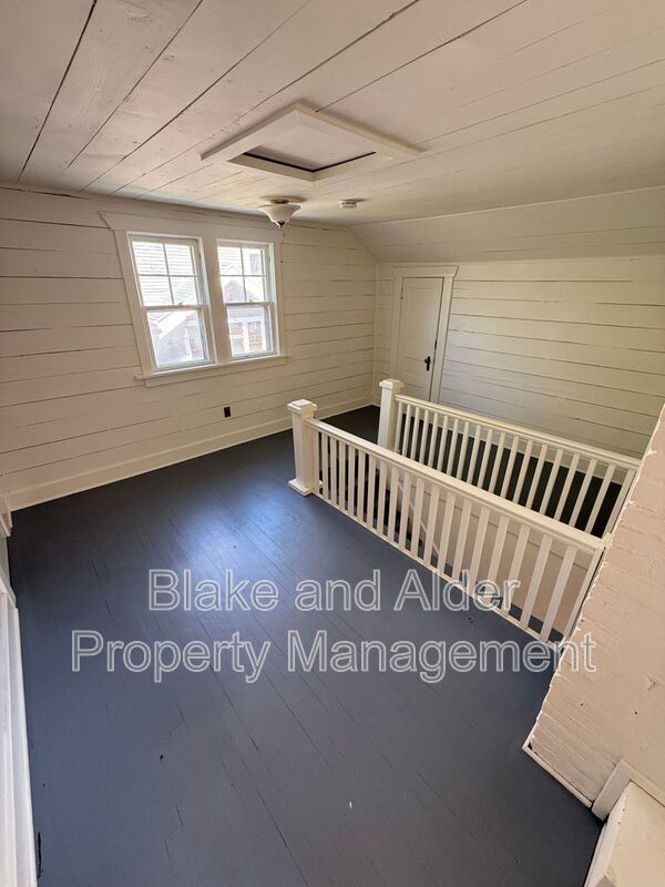 Building Photo - 2825 NE 27th Ave