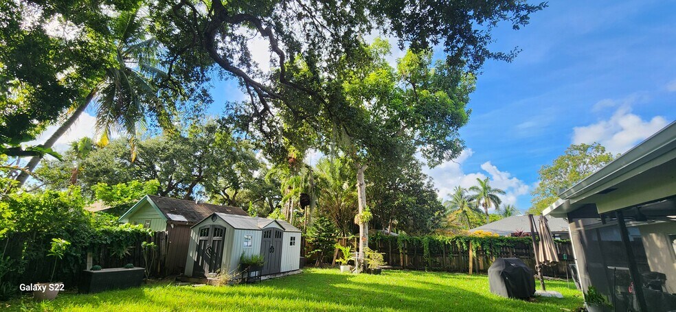 Primary Photo - 4540 SW 26th Ter