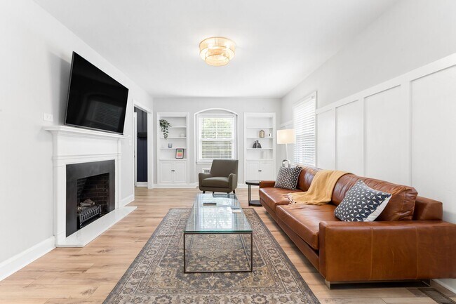 Building Photo - Fully Furnished Mid-Term Rental with Utilities Included!!