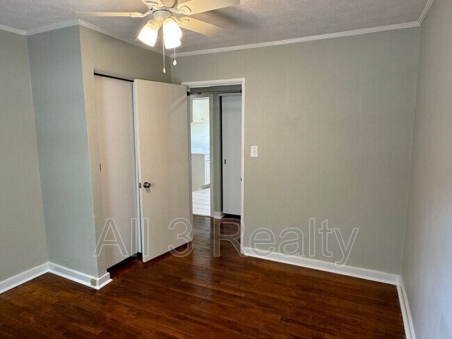 Building Photo - 4259 Hickory Dr