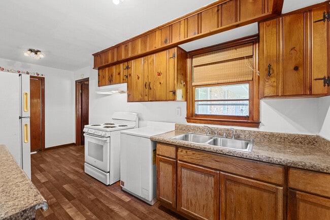 Building Photo - 1457 Columbia Hwy N