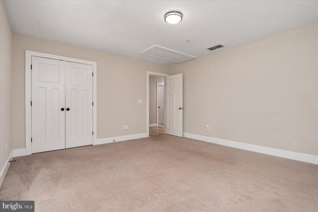 Building Photo - 806 Lynwood Ln