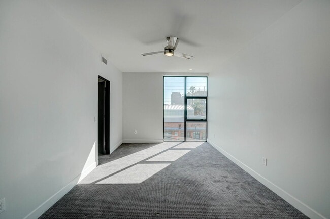 Building Photo - 504 E Roosevelt St