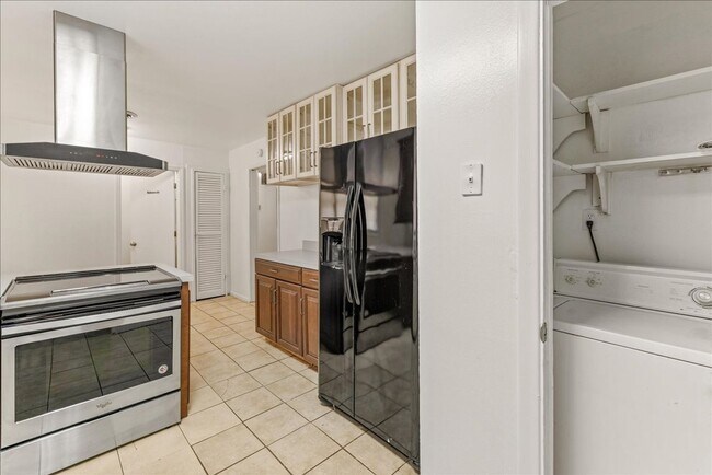 Building Photo - 109 S Chapel Dr