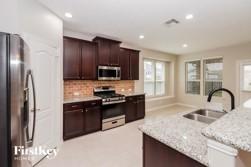 Building Photo - 219 Chestnut St