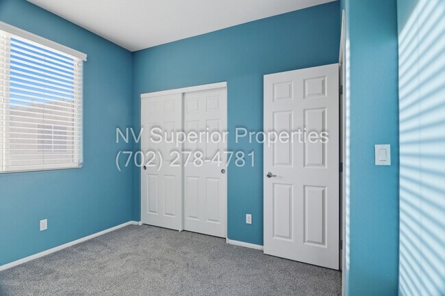 Building Photo - NW!! 4 Bedrooms!!! One Bedroom Down!!  Pool!!! Tankless Hot Water Heater!! Court yard at entrance...