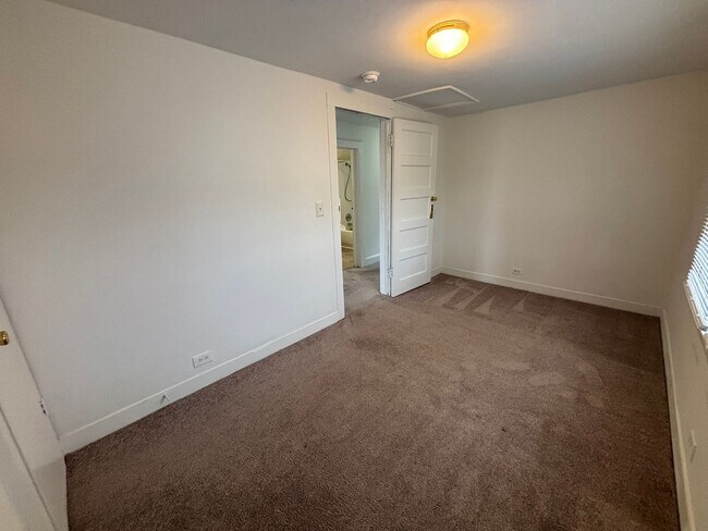 Building Photo - 3 Bedroom 1 Bath House