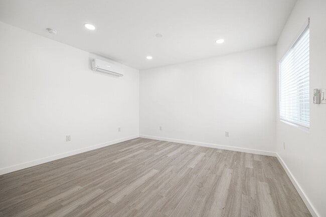 Building Photo - Cozy brand new 2bed/1bath now available in...