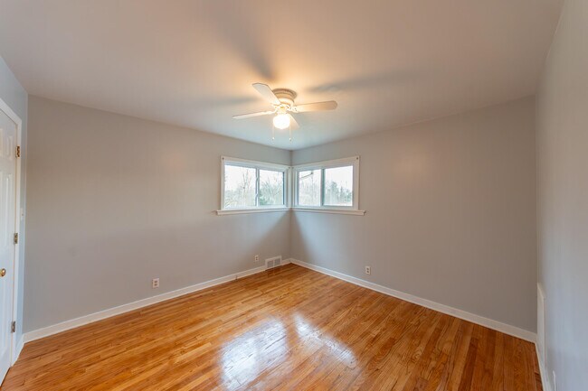 Building Photo - 18485 Ridge Rd