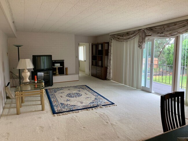 Building Photo - Stunning Del Cerro View Home with Spacious Split-Level Layout