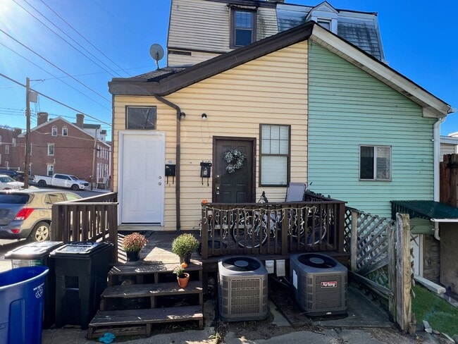 Building Photo - 819 McCandless Ave